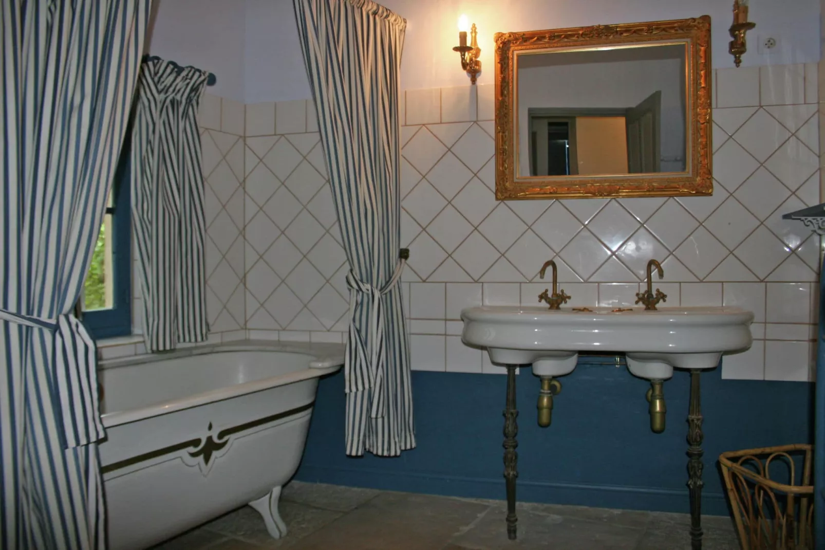 Grande Maison-Bathroom