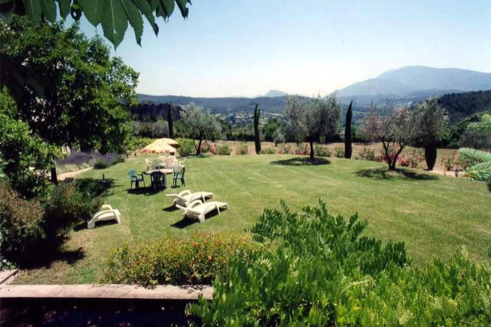 Grande Maison-Gardens summer
