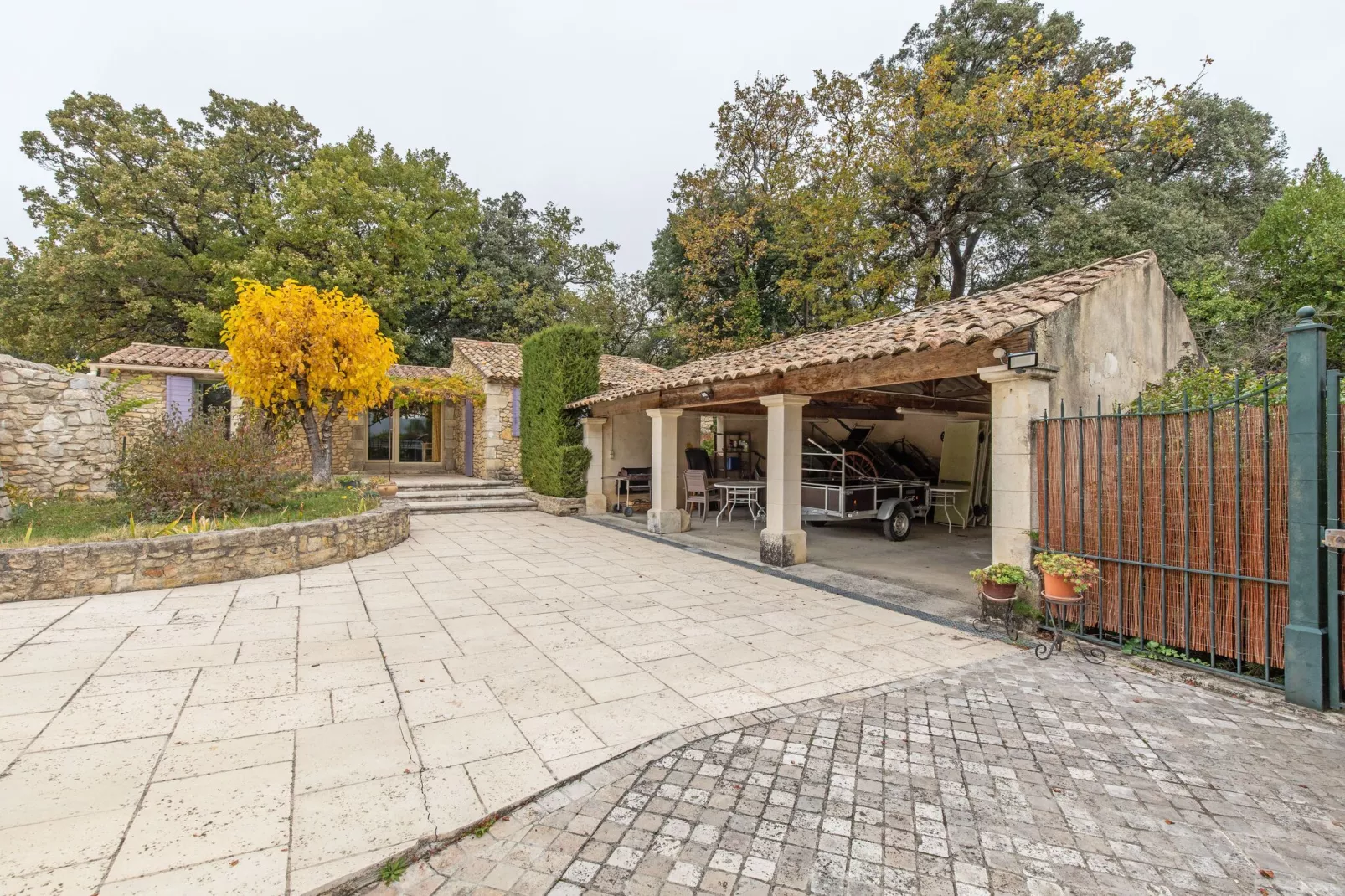 Petite maison-Exterior summer