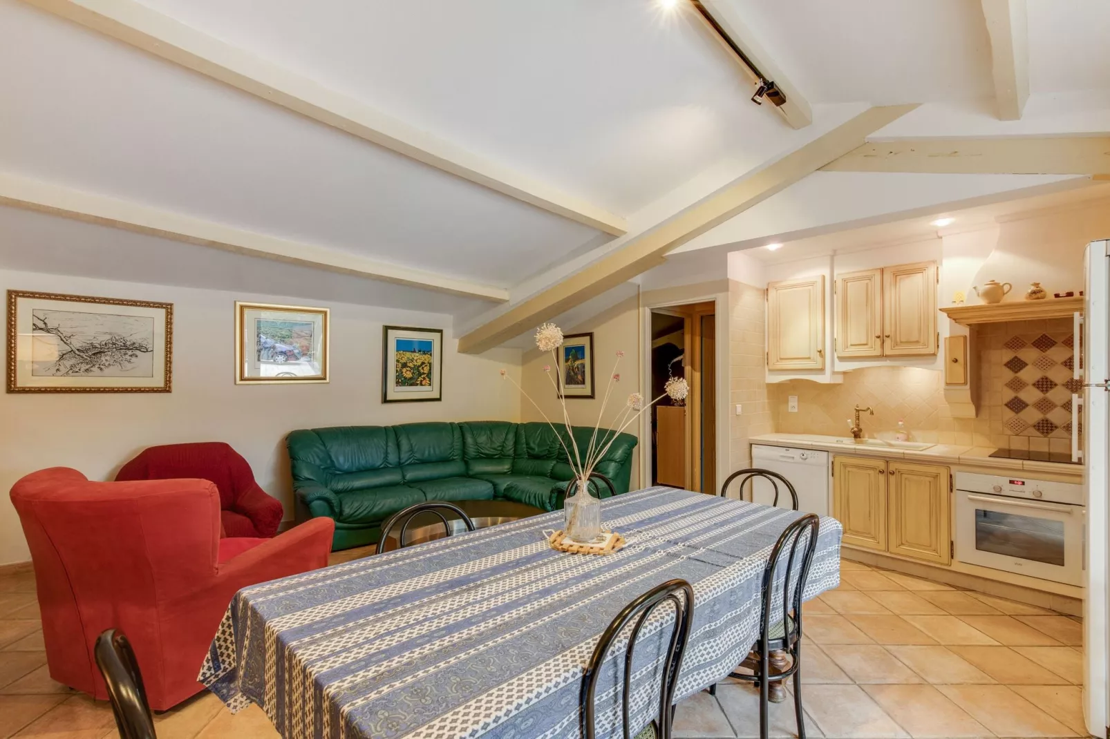 Petite maison-Living room