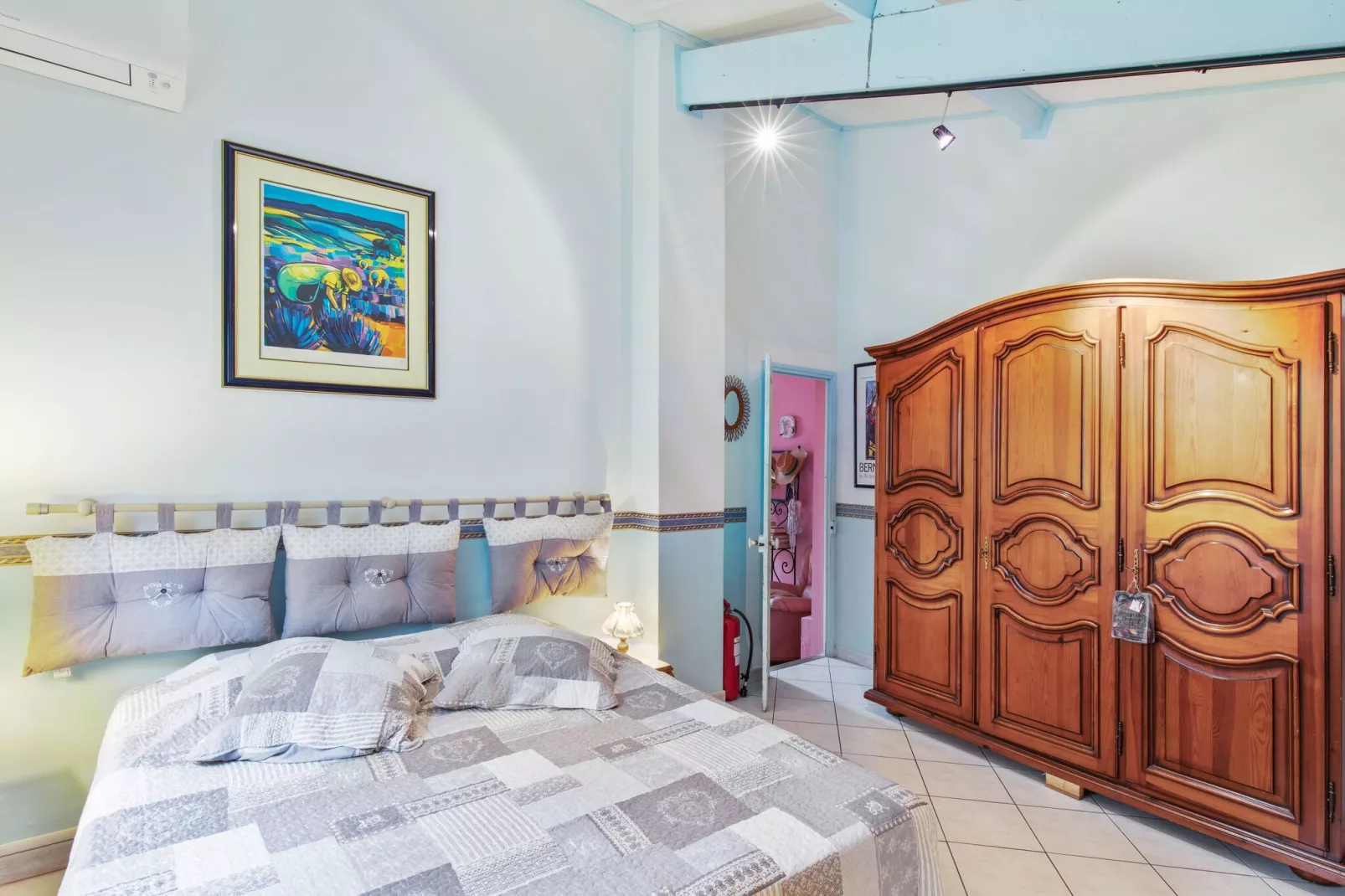 Petite maison-Bedroom