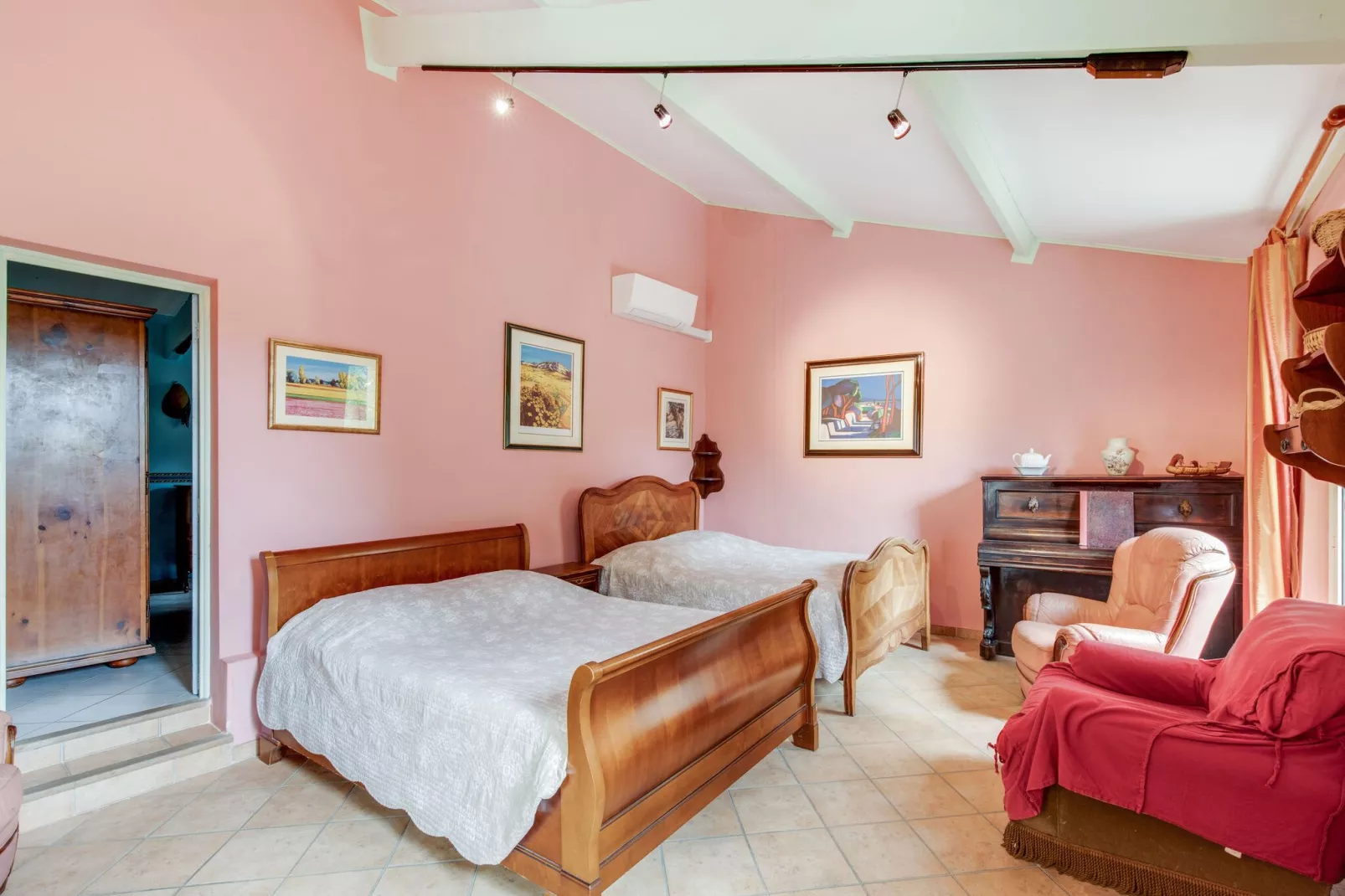 Petite maison-Bedroom