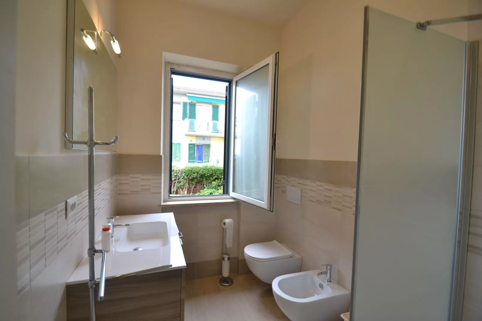 Altra Scogliera-Bathroom