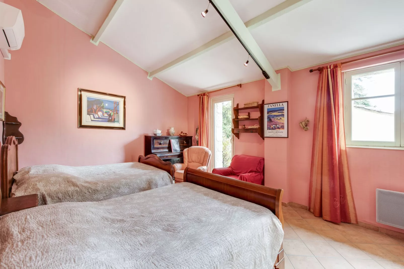 Petite maison-Bedroom