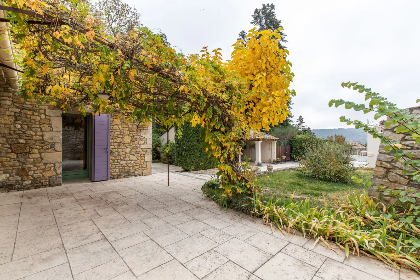 Petite maison-Gardens summer