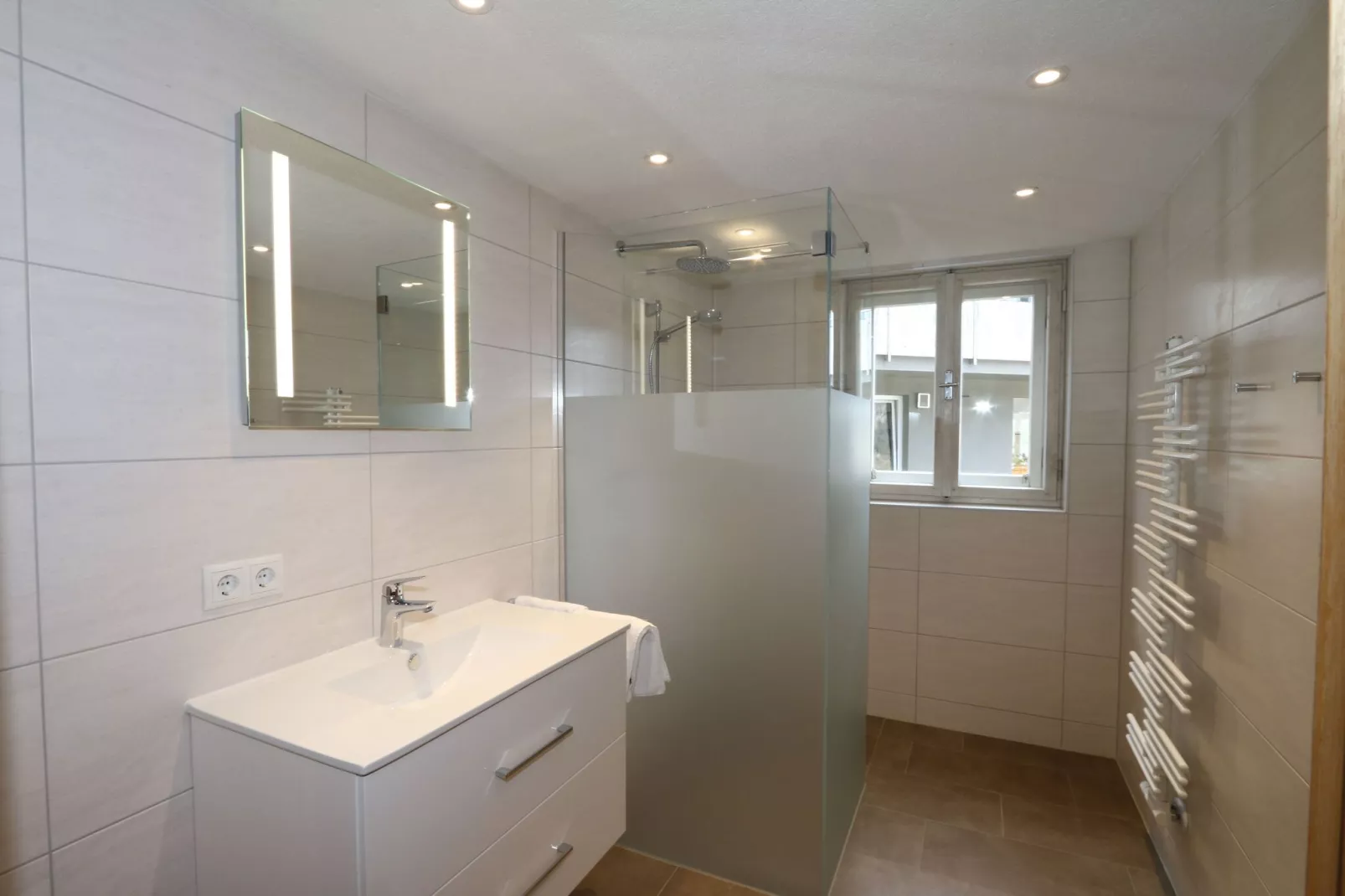 Haus Bergheim - 12 Personen-Badezimmer
