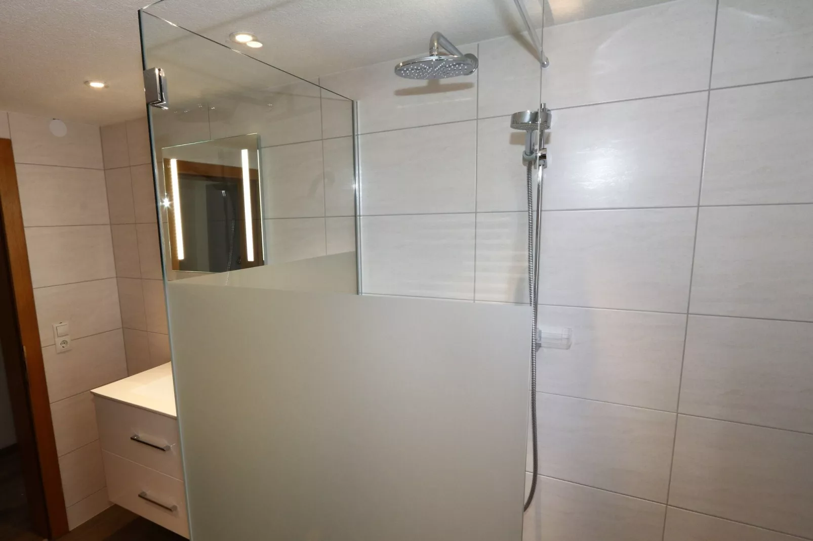 Haus Bergheim - 12 Personen-Badezimmer
