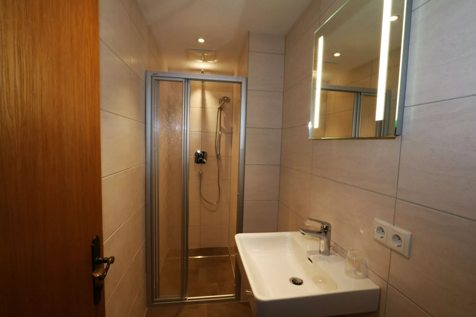 Haus Bergheim - 12 Personen-Badezimmer