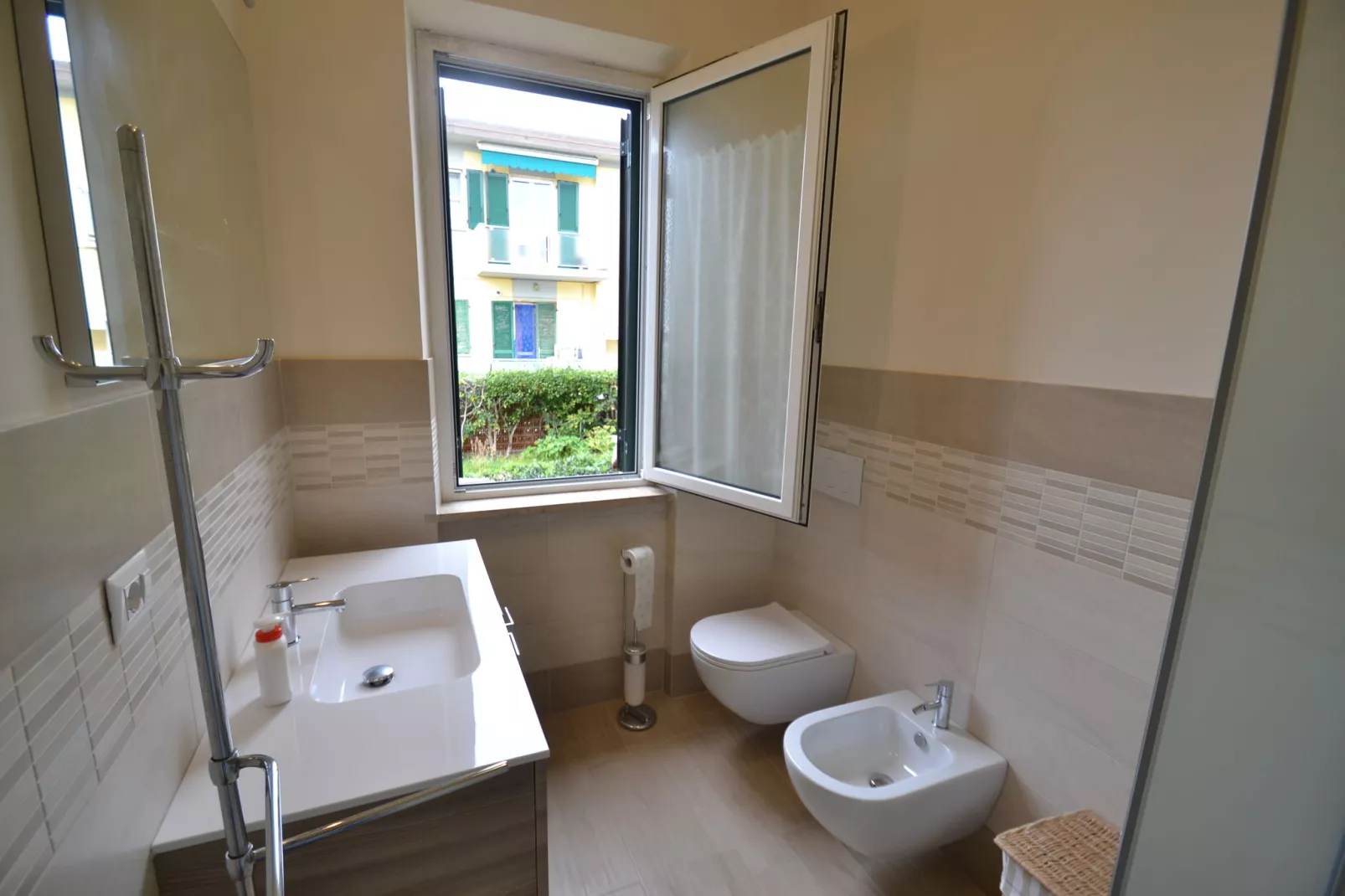 Altra Scogliera-Bathroom