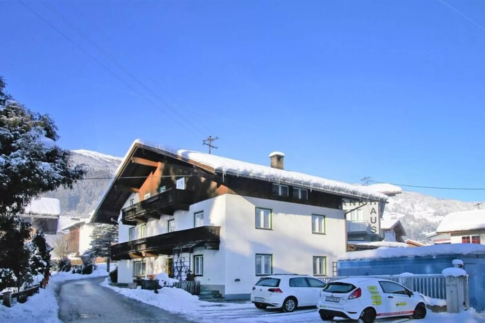 Haus Bergheim - 24 Personen-Exterior winter