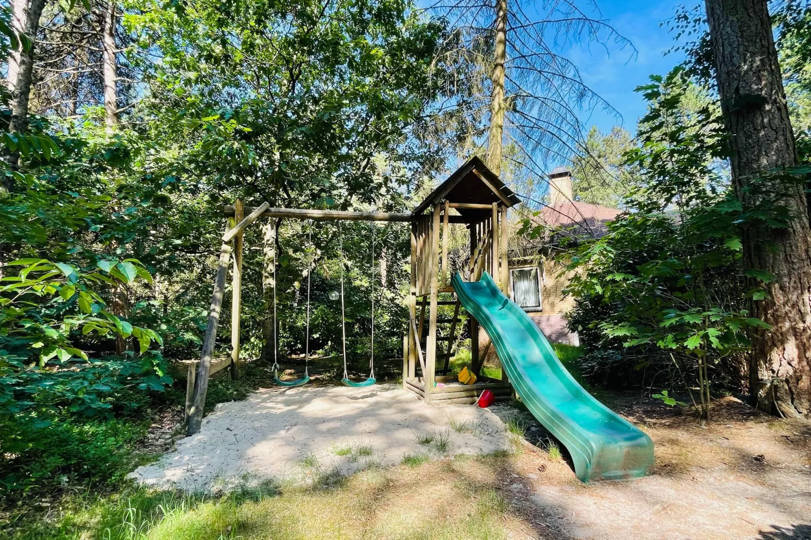 De grove Den-Installations