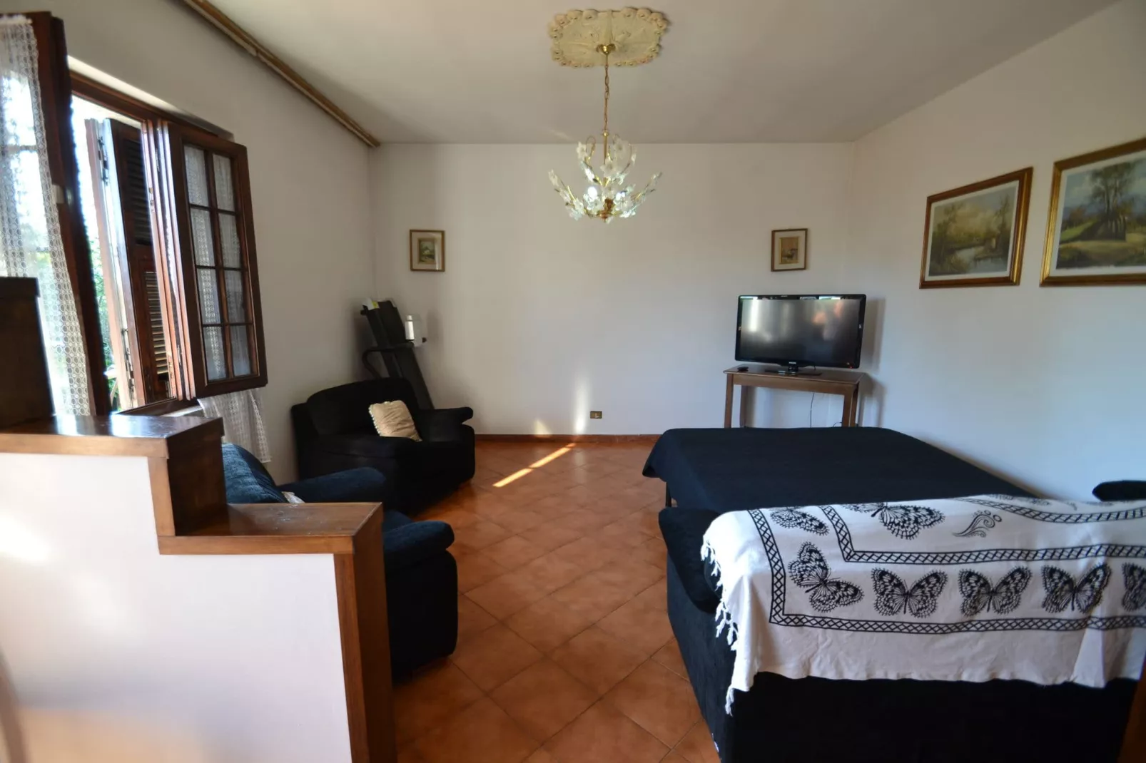 Serena-Living room