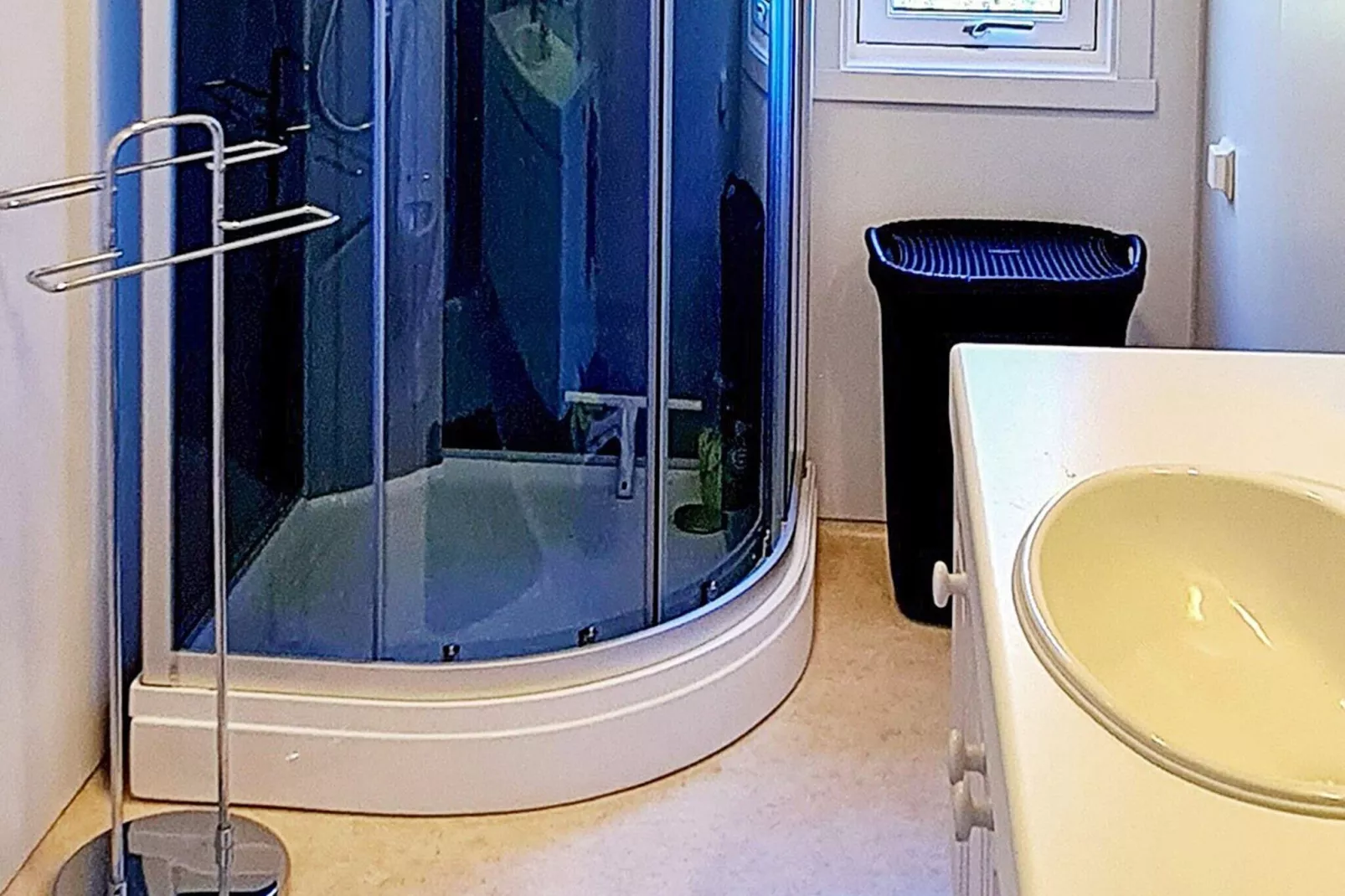 40494-SANDVIKA-Indoor