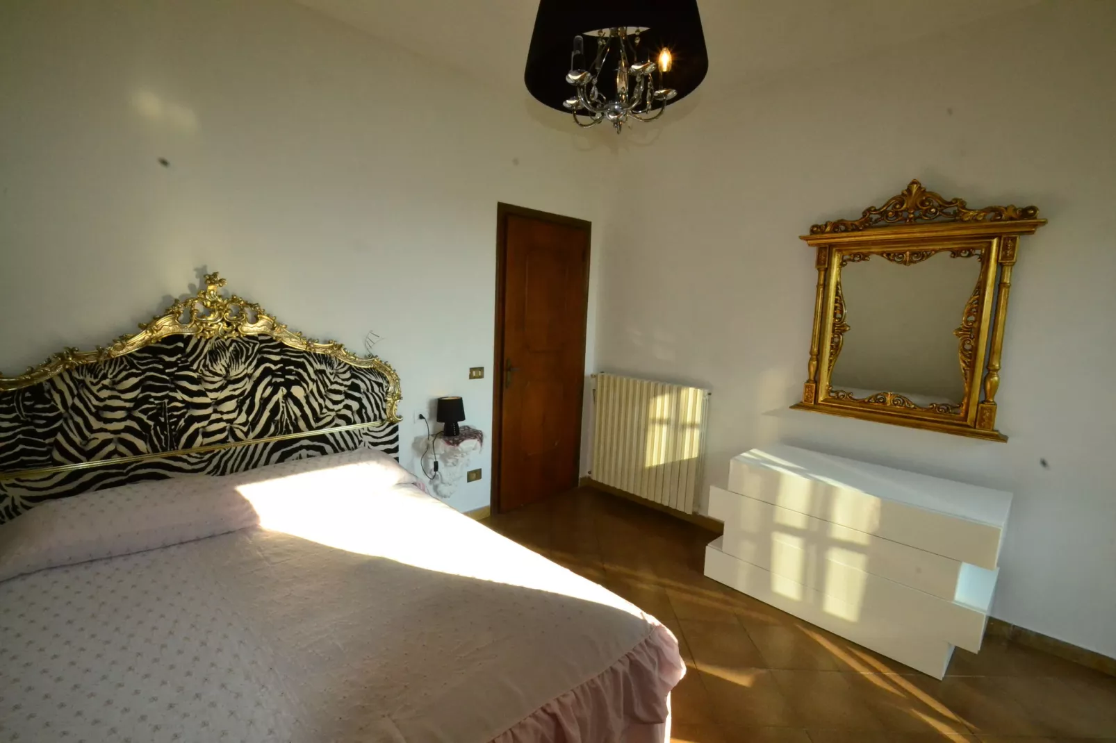 Serena-Bedroom