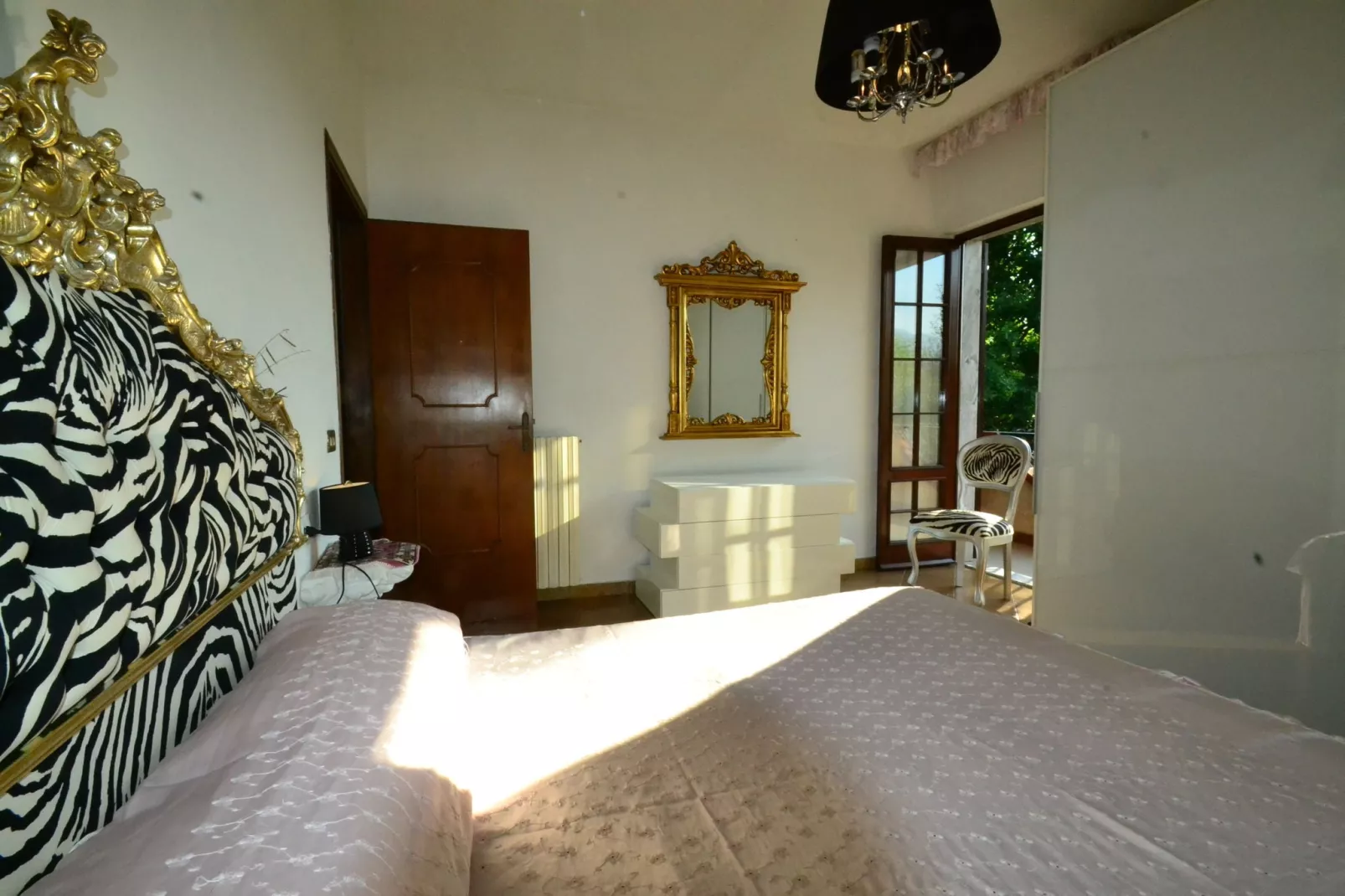 Serena-Bedroom