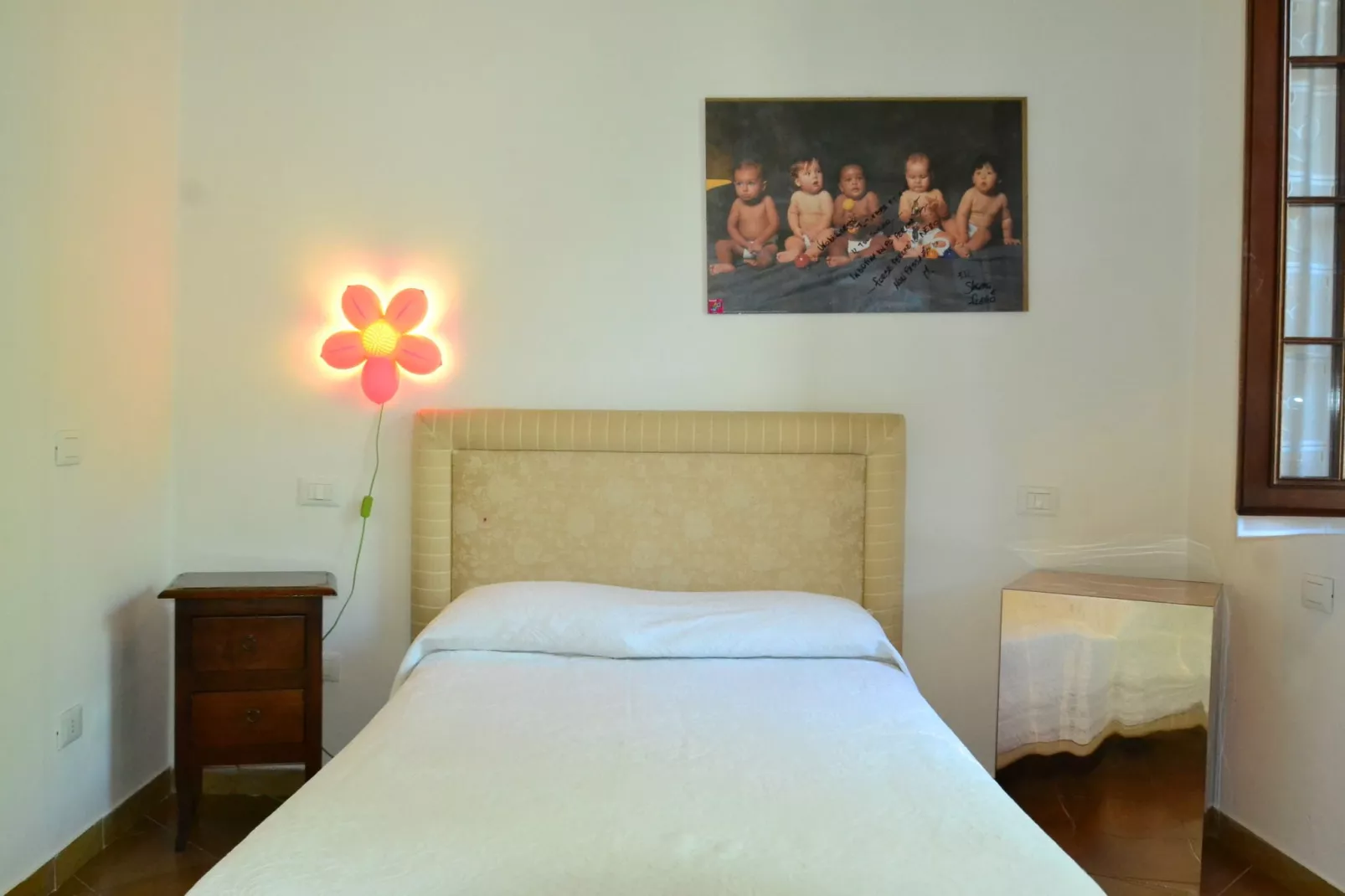 Serena-Bedroom