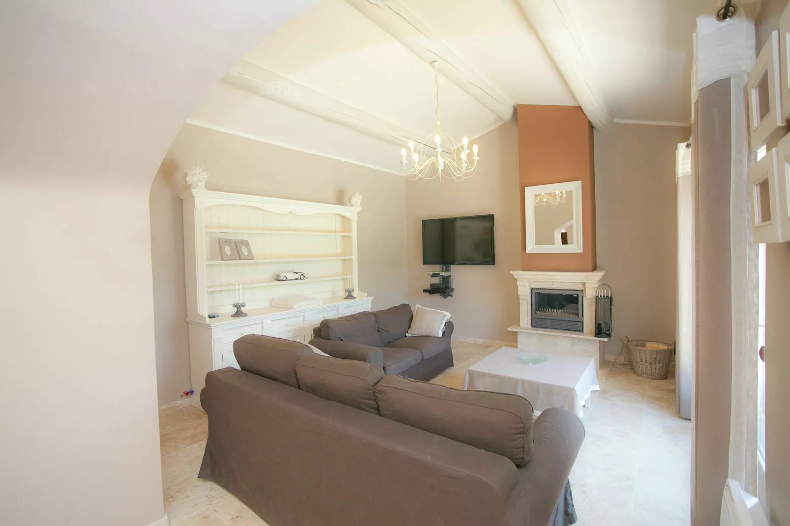 La Colline de Reves plus 3 gites-Living room