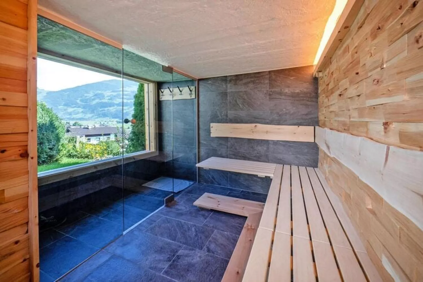 Ferienhaus Marienbergl - 10 Personen-Terrasse