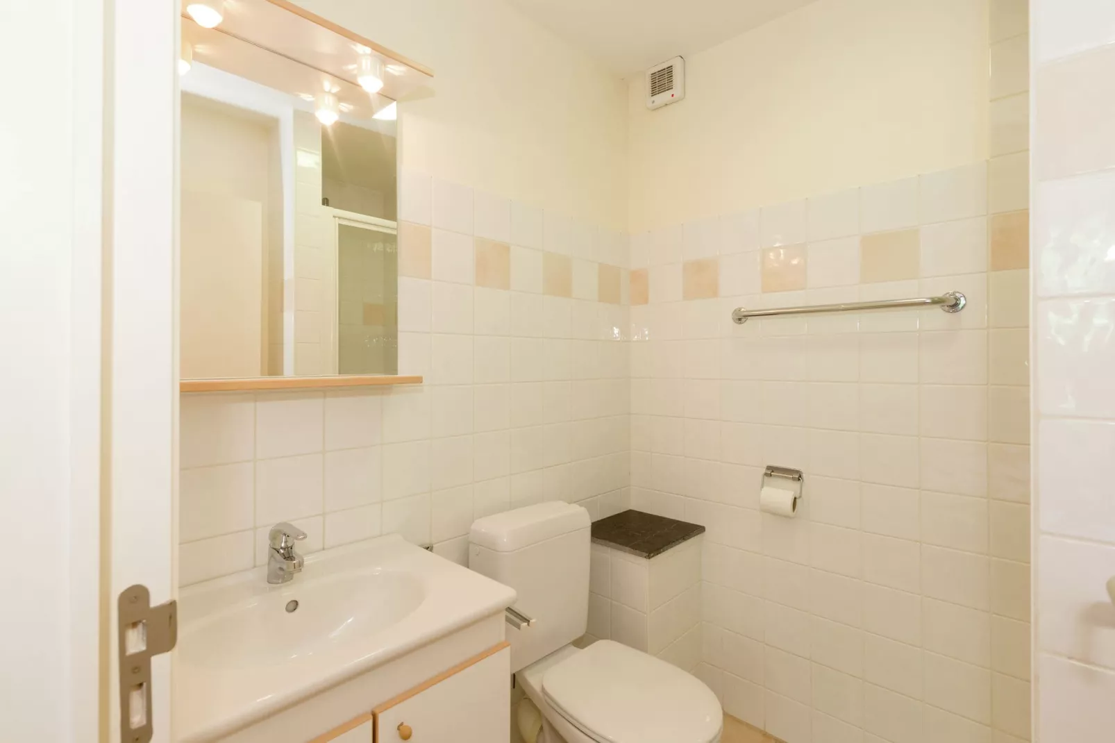 Aux Fleurs des Champs-Bathroom