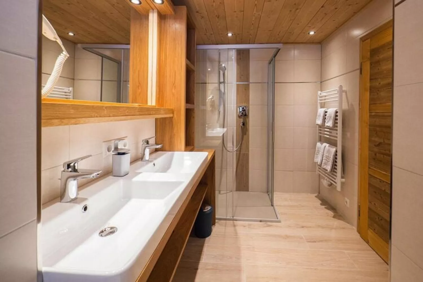 Ferienhaus Marienbergl - 10 Personen-Badezimmer