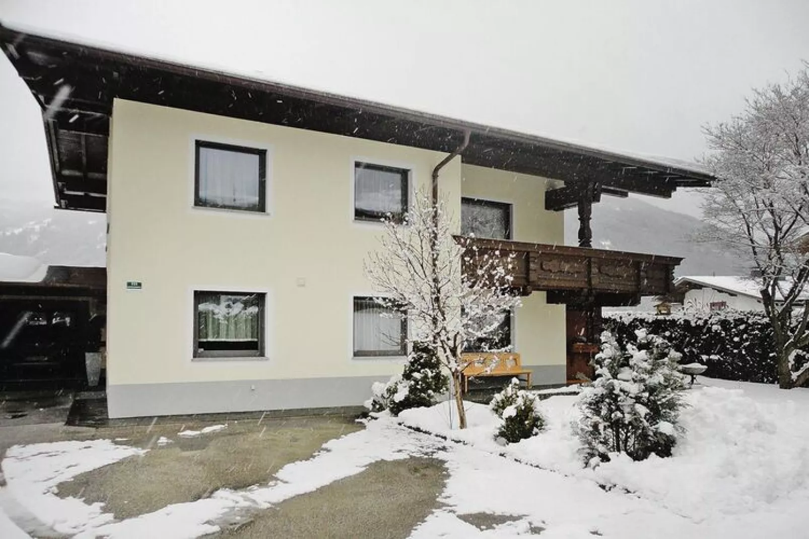 Haus Schwemberger-Exterior winter