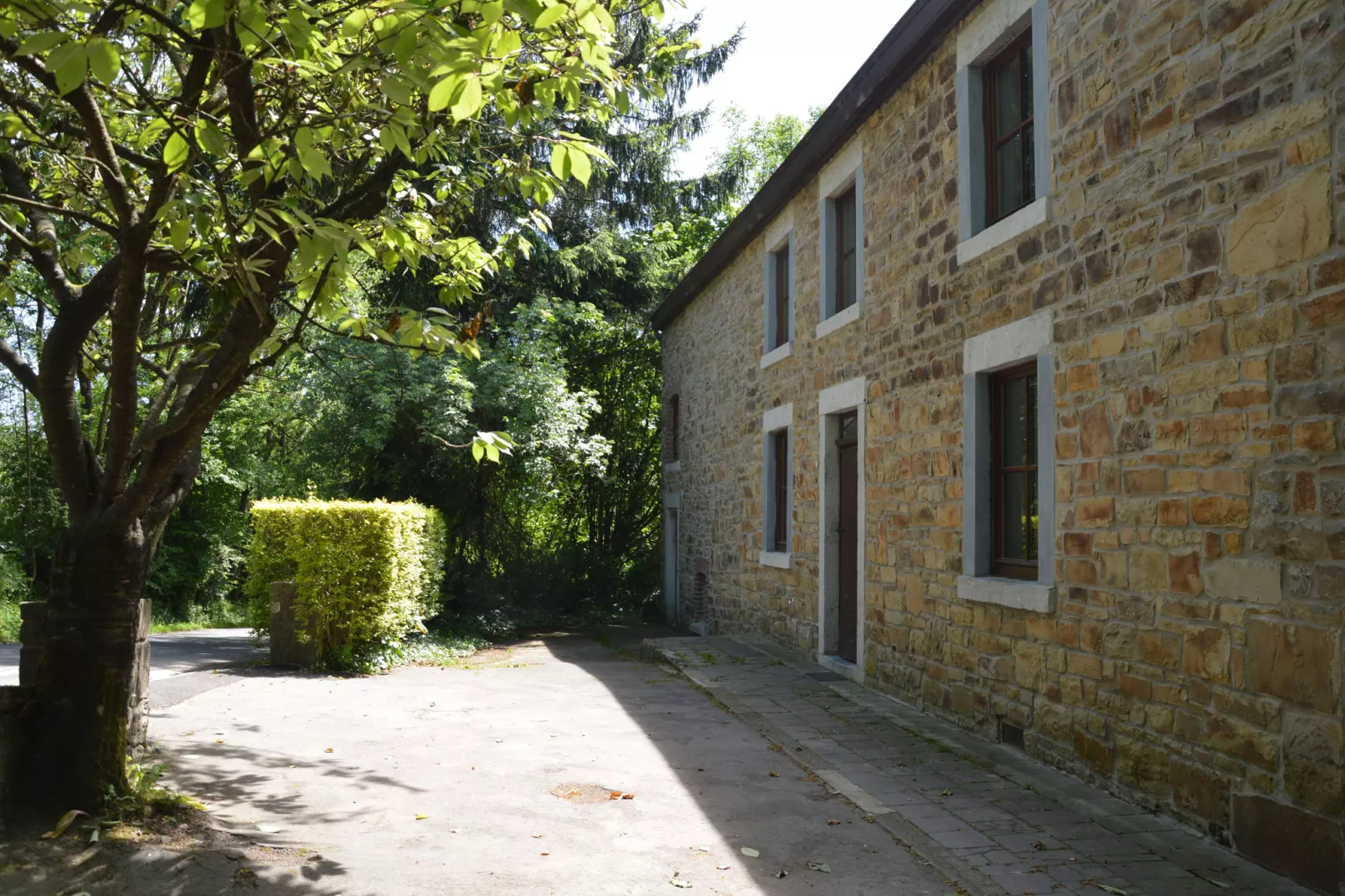 Pre Lamborelle-Exterior summer