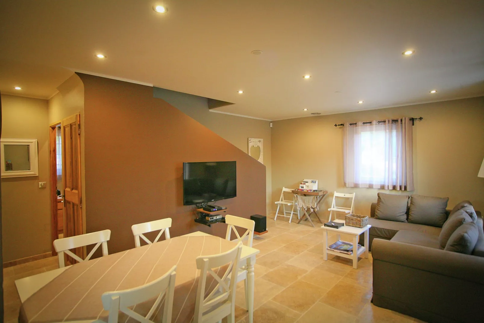 La Petite Colline-Living room
