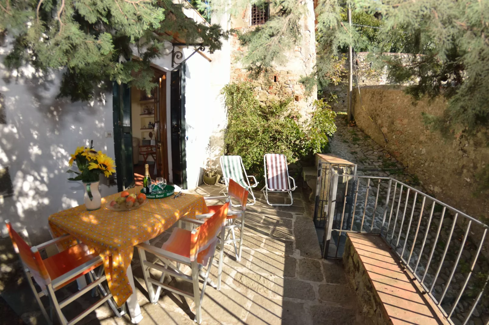 Cipressa-Terrace balcony