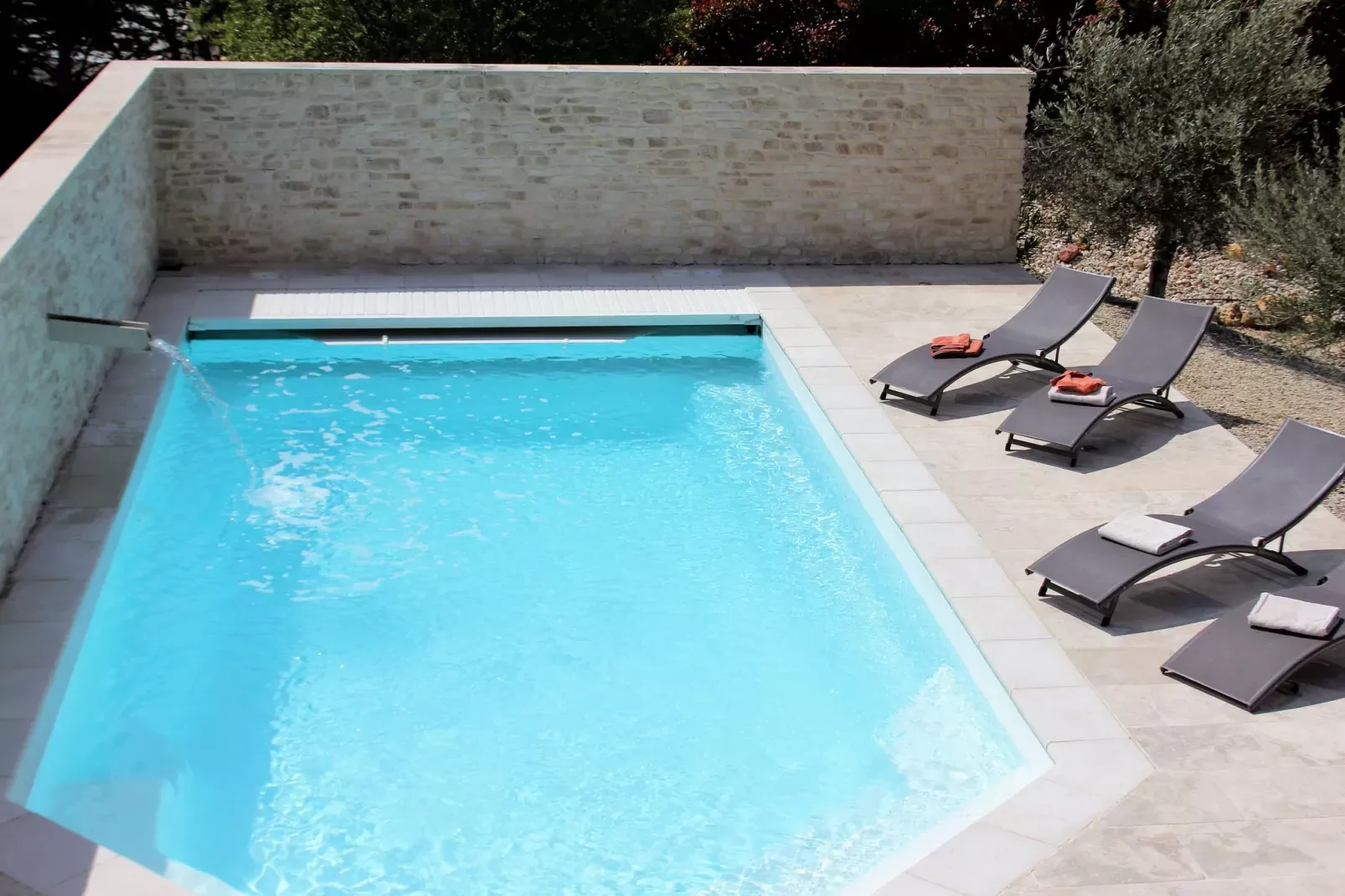 La Petite Colline-Pool