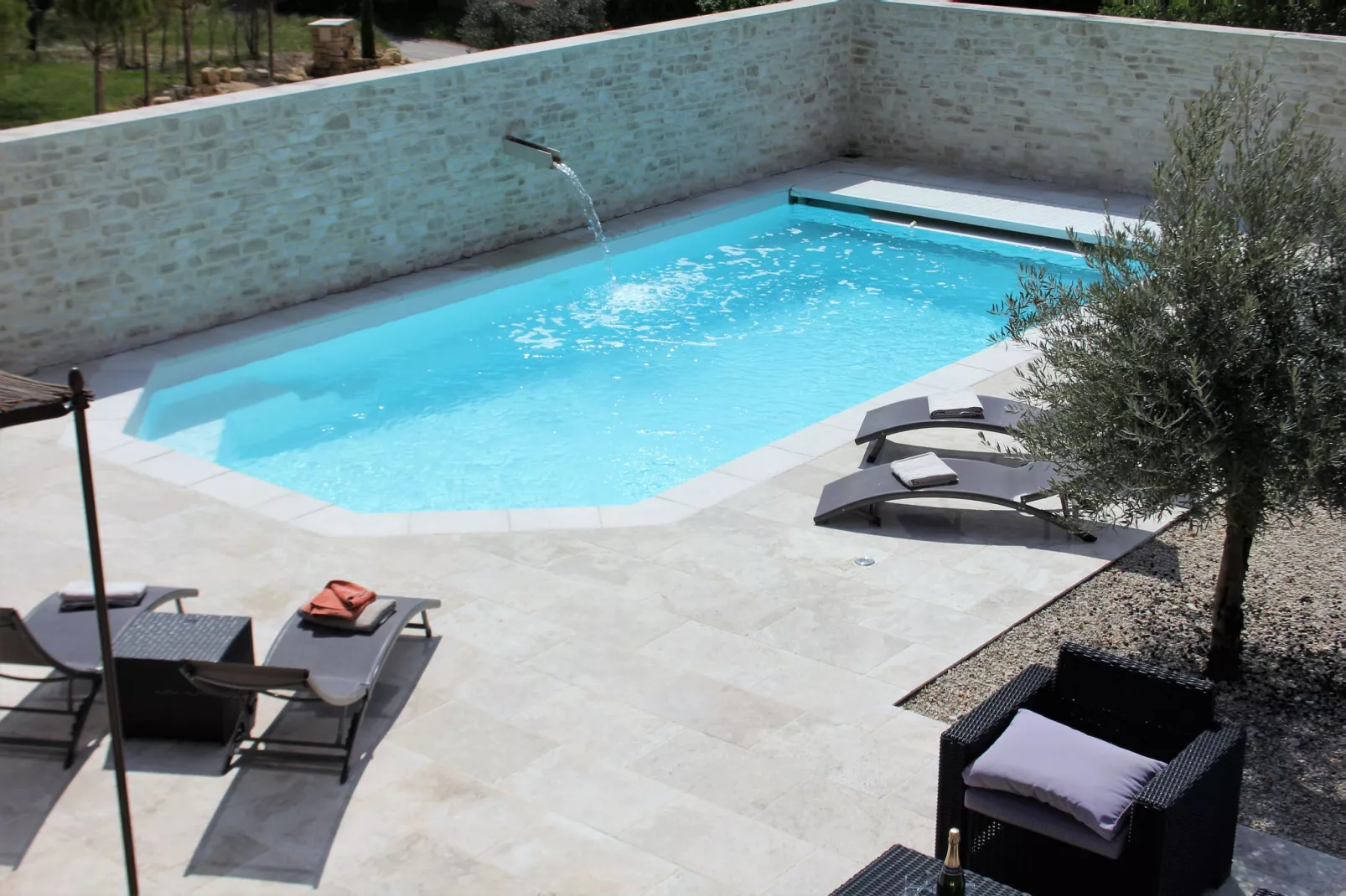 La Petite Colline-Pool