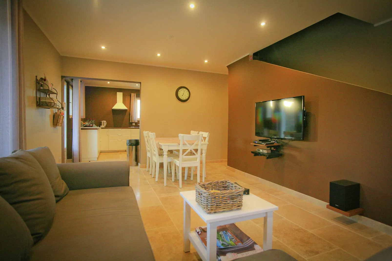 La Petite Colline-Living room