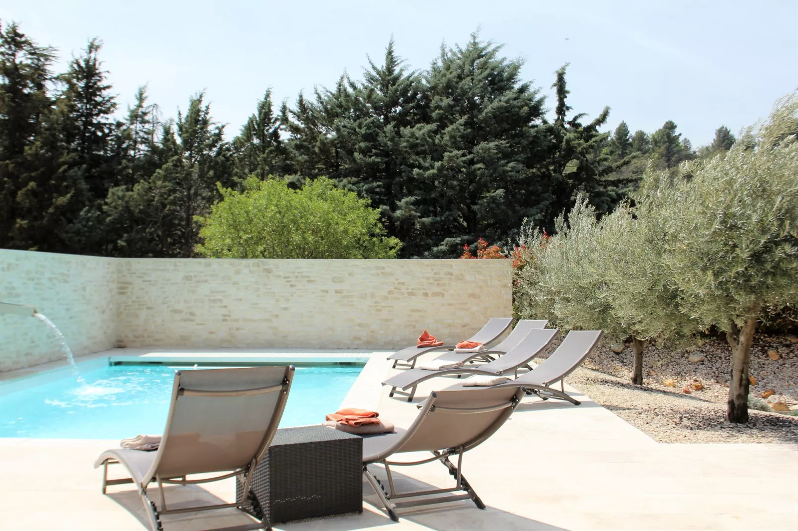 La Petite Colline-Pool