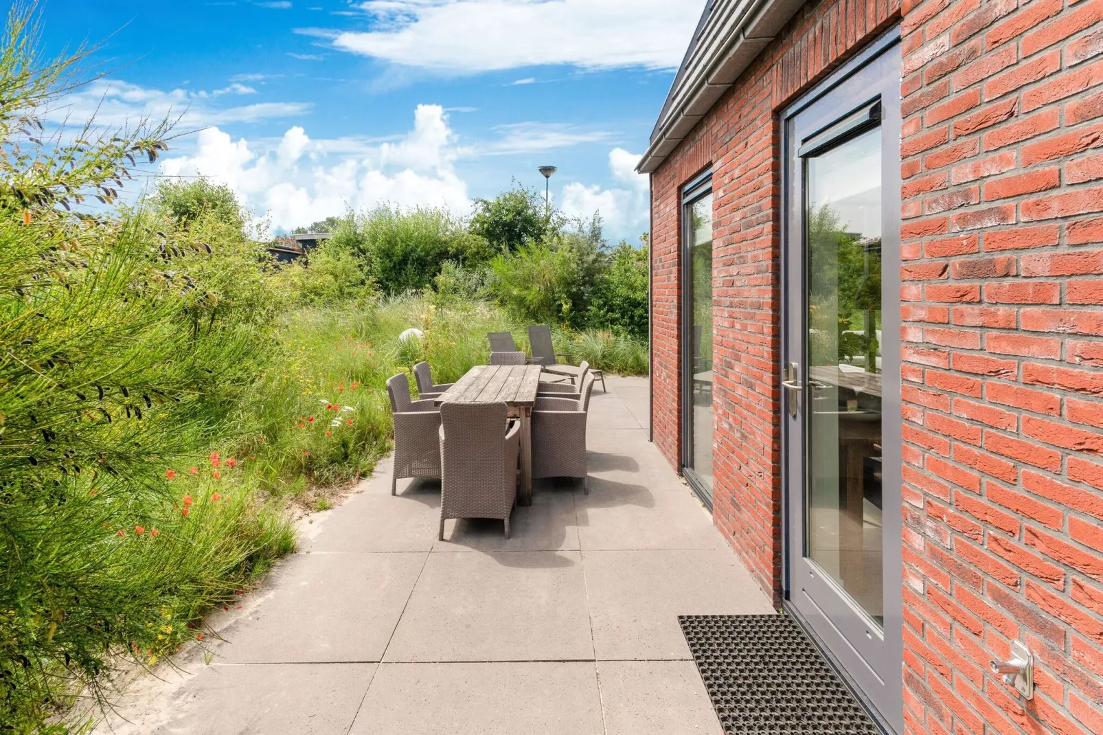 Villa Egmond-Terrace balcony