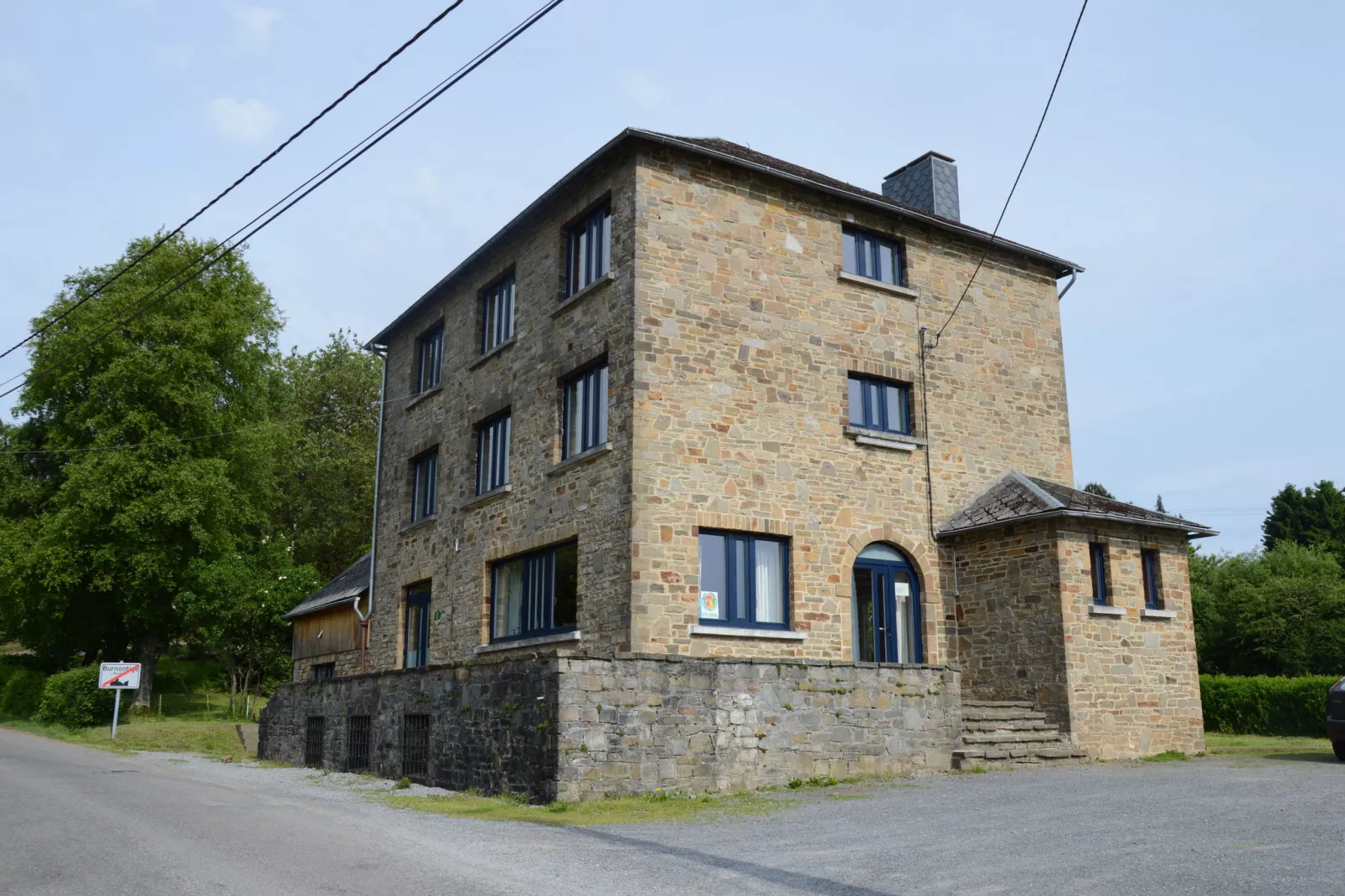Aux Quatre Saisons-Exterior summer
