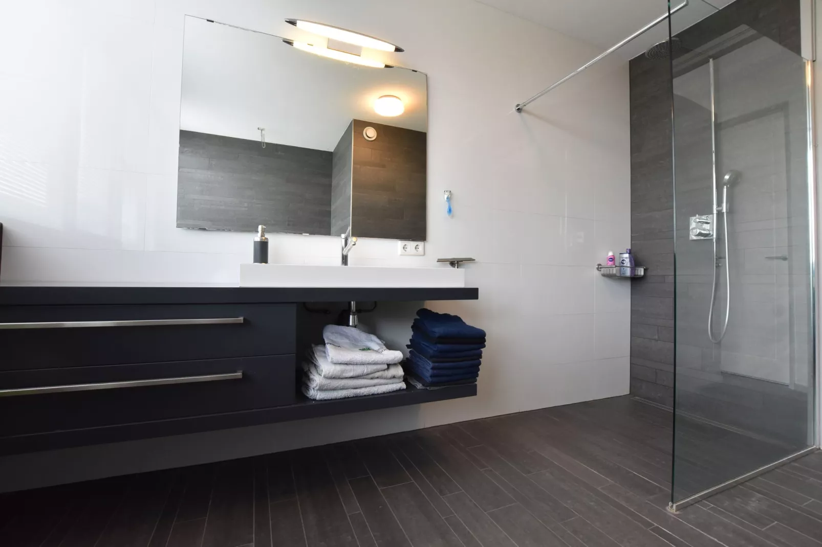 Villa Luttenberg-Bathroom