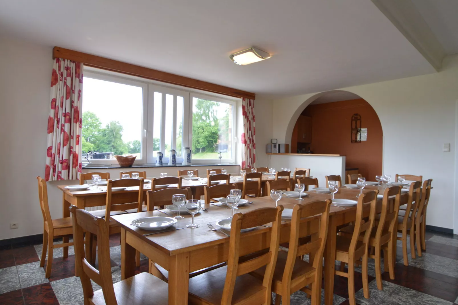 Aux Quatre Saisons-Dining room