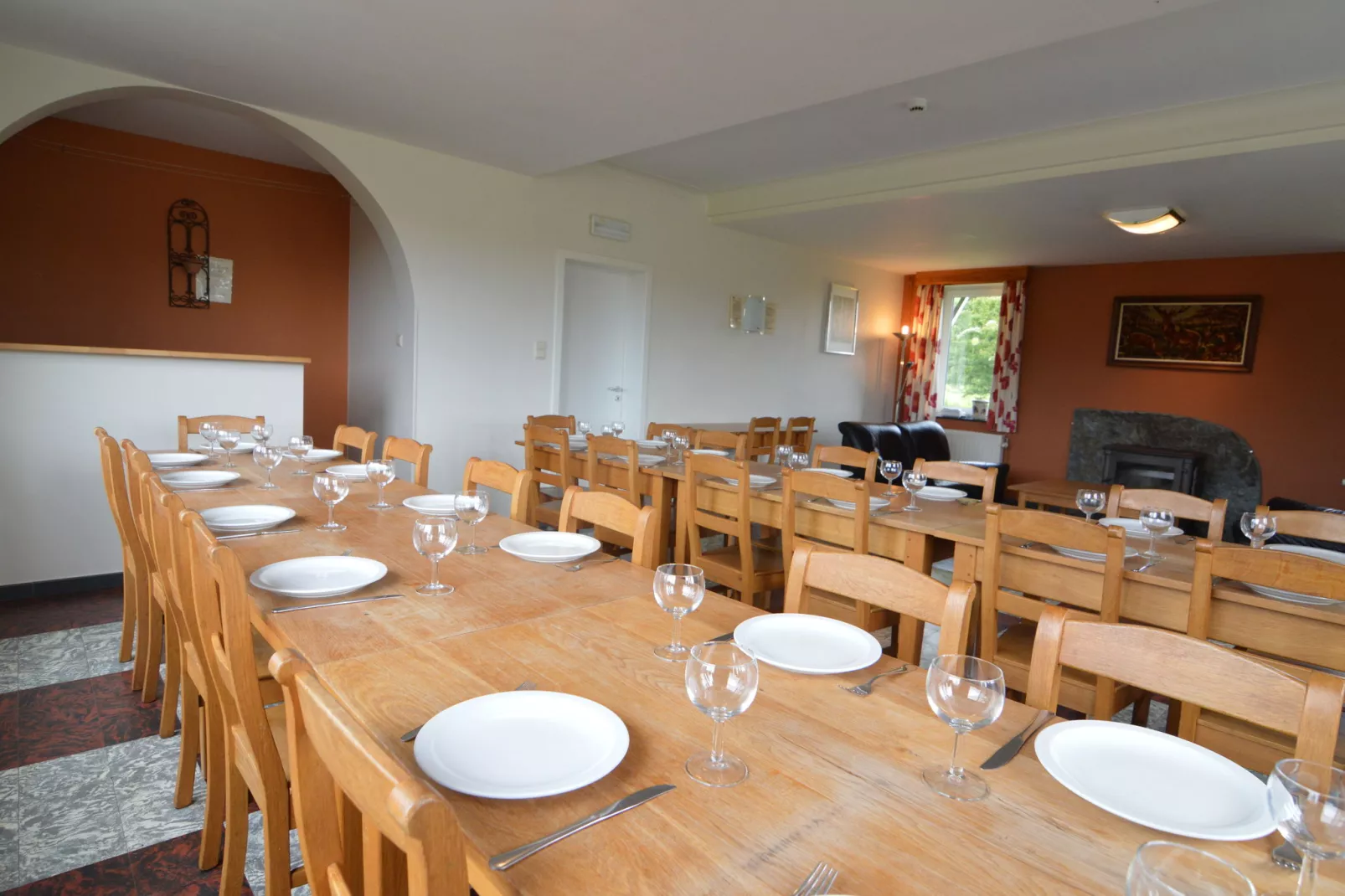 Aux Quatre Saisons-Dining room