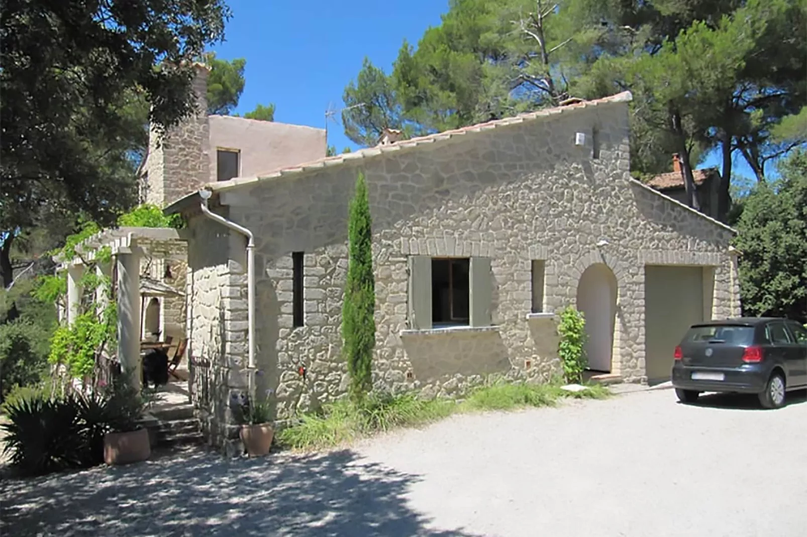 Crillon le Brave-Exterior summer