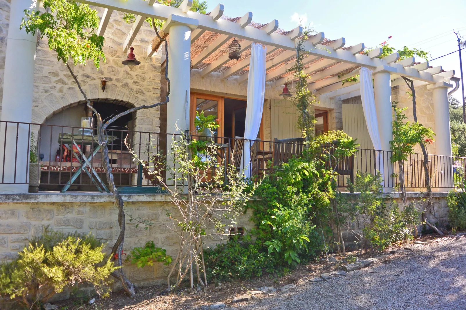 Crillon le Brave-Exterior summer