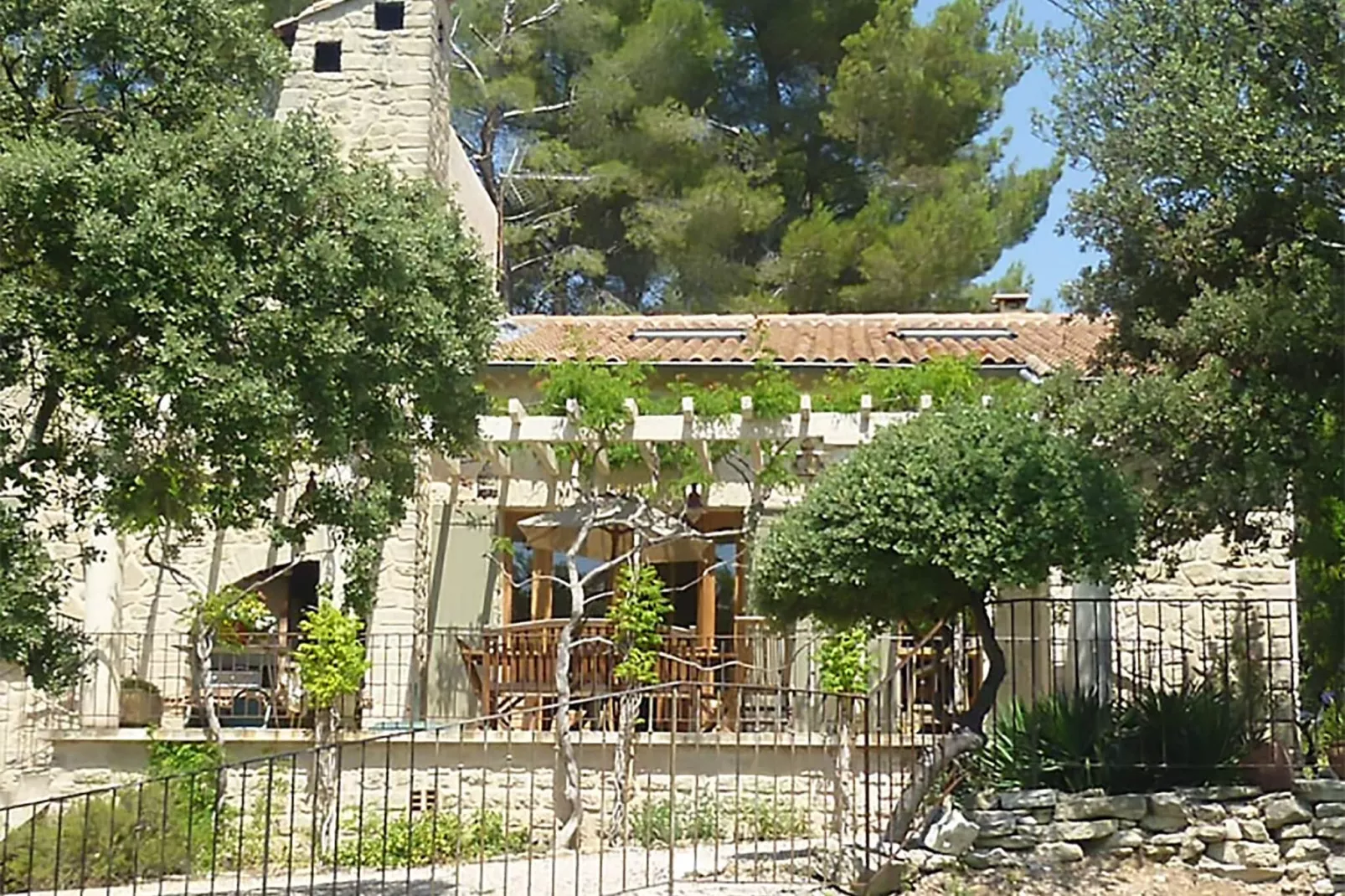 Crillon le Brave-Exterior summer
