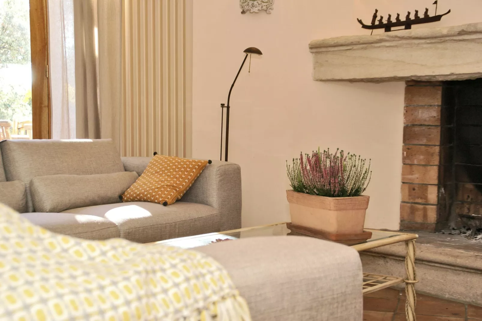 Crillon le Brave-Living room