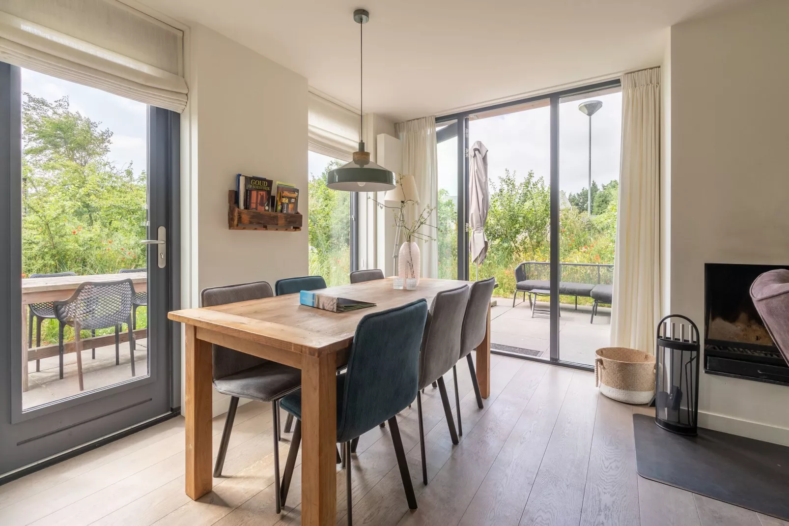 Waterland-Dining room