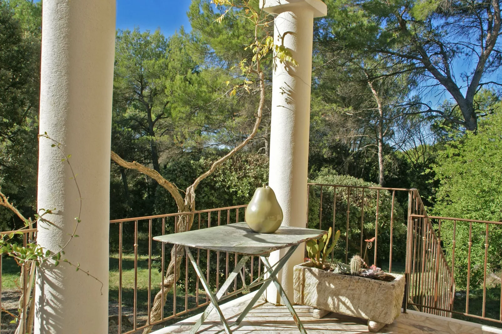 Crillon le Brave-Terrace balcony