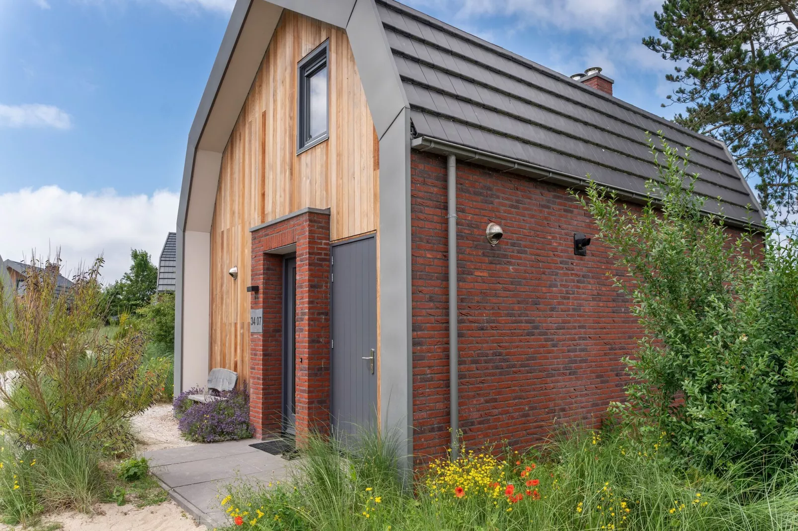 Waterland-Exterior summer
