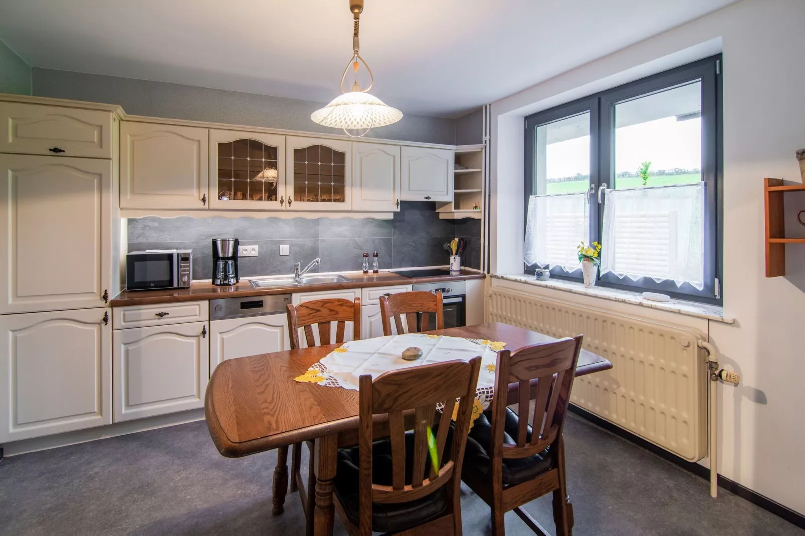 Charmante habitation avec Sauna infrarouge à Wirtzfeld-Kitchen