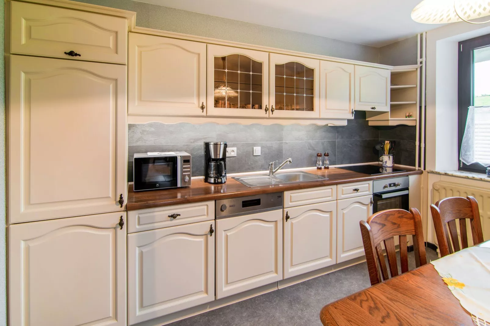 Charmante habitation avec Sauna infrarouge à Wirtzfeld-Kitchen