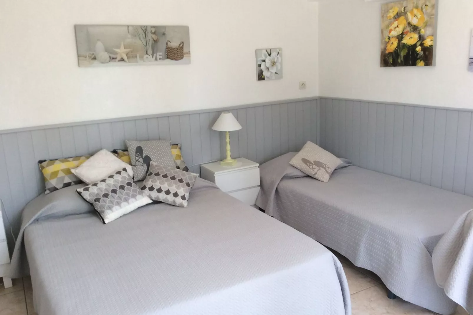 Mimosas-Bedroom