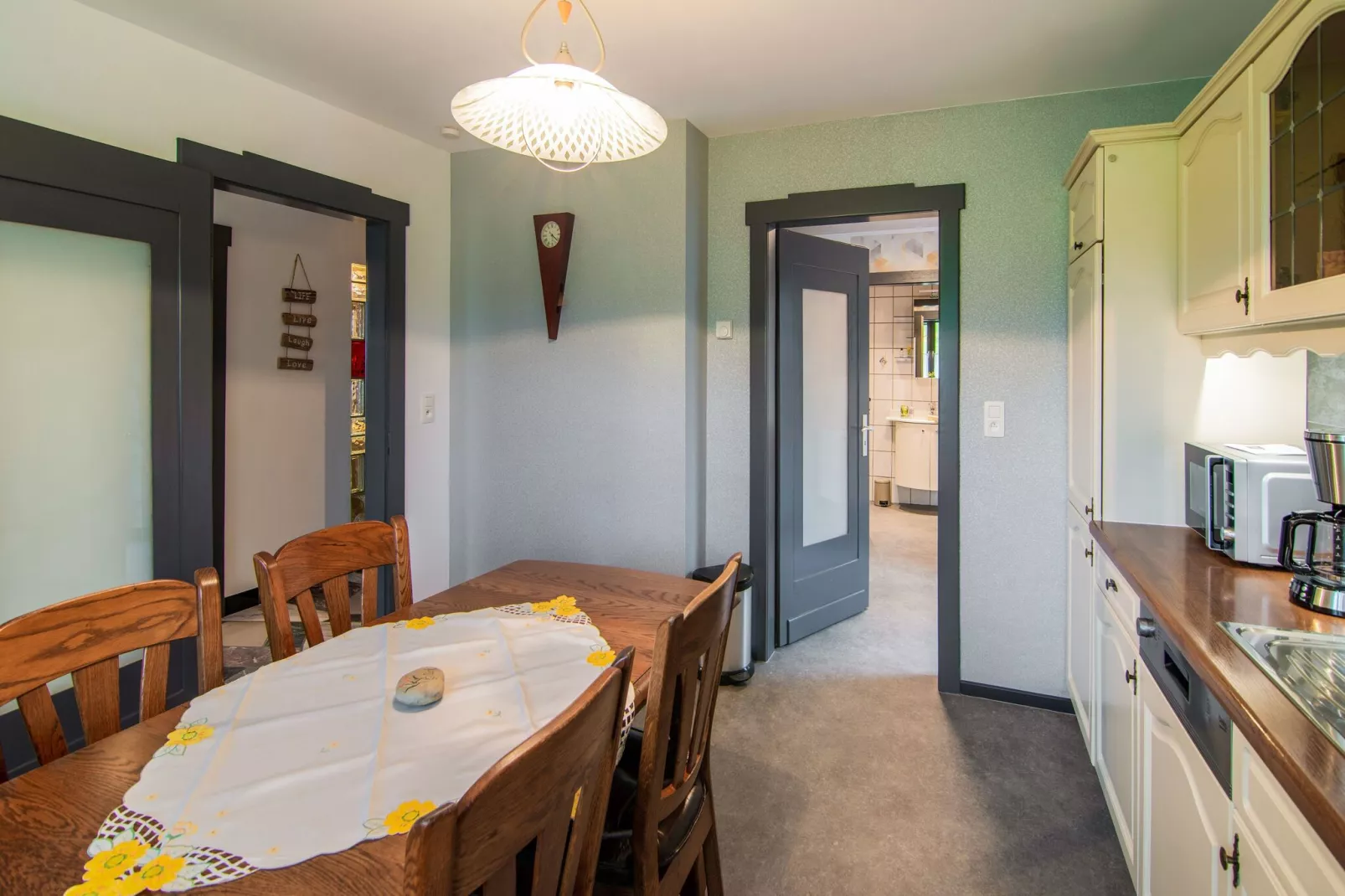 Charmante habitation avec Sauna infrarouge à Wirtzfeld-Kitchen