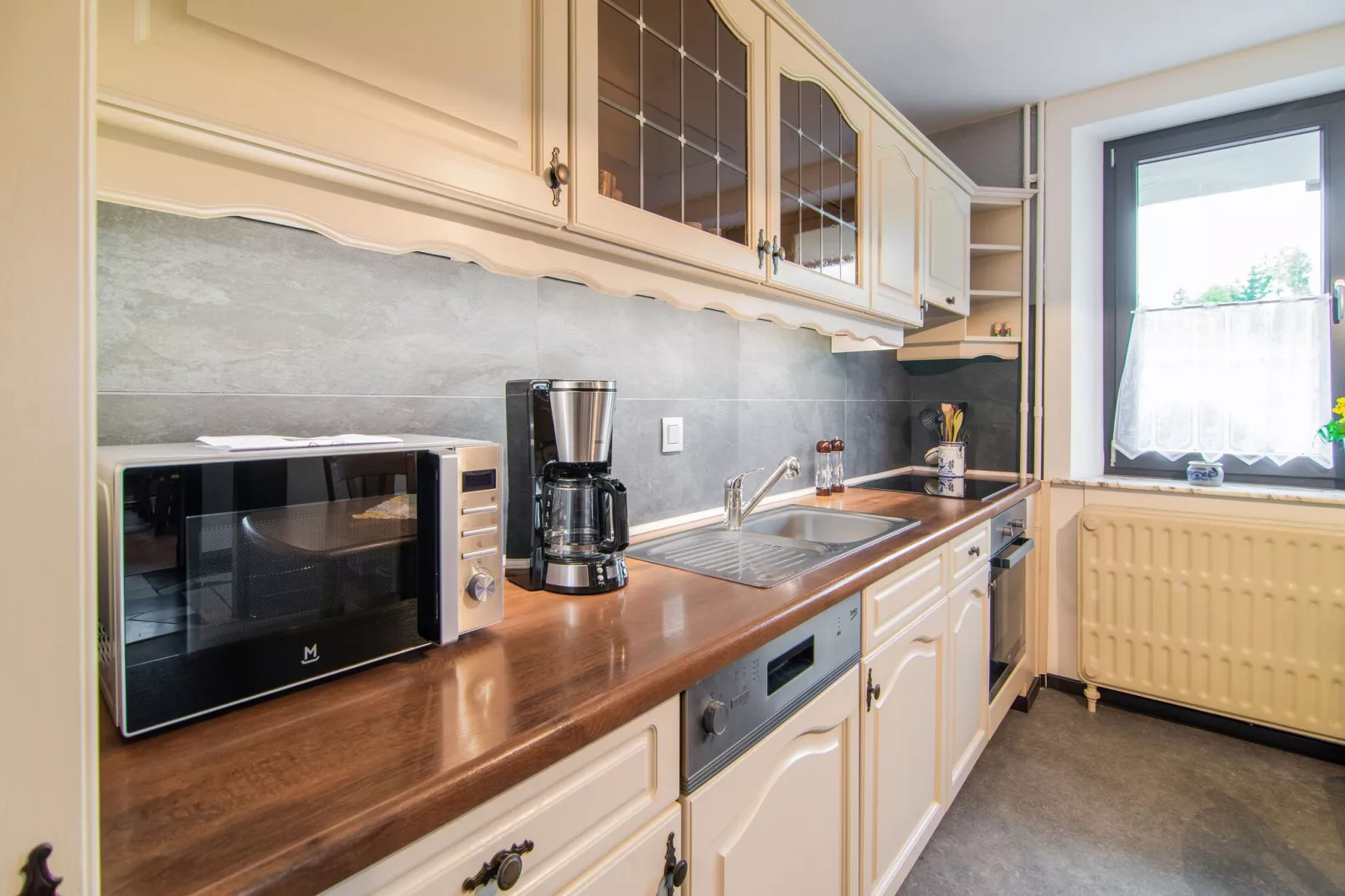 Charmante habitation avec Sauna infrarouge à Wirtzfeld-Kitchen