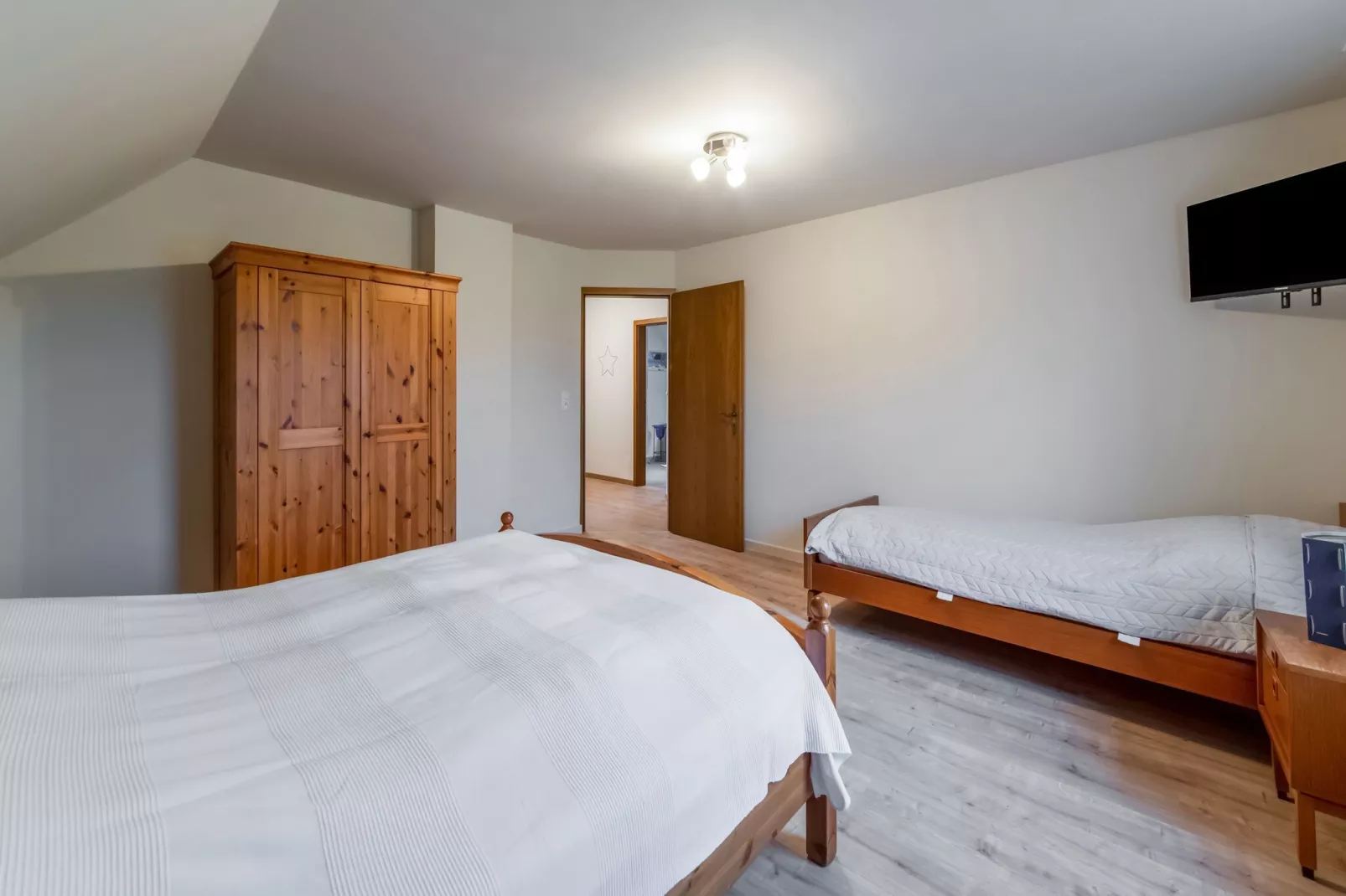 Charmante habitation avec Sauna infrarouge à Wirtzfeld-Bedroom